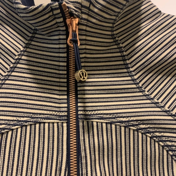 LULU Lemon matching set. - Picture 2 of 5